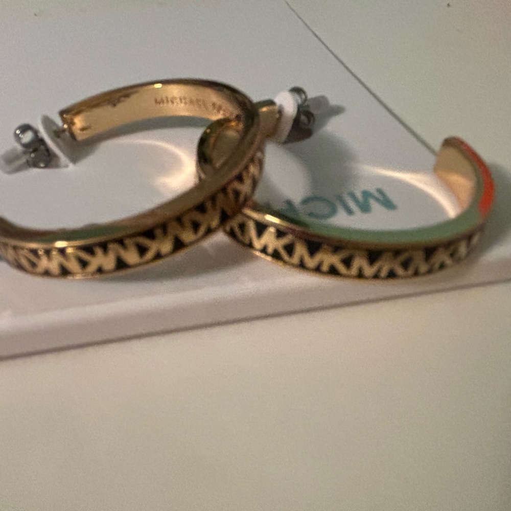 MICHAEL KORS BLACK & GOLD LOGO HOOP EARRINGS NWT